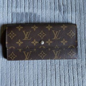 Authentic LV Sarah wallet